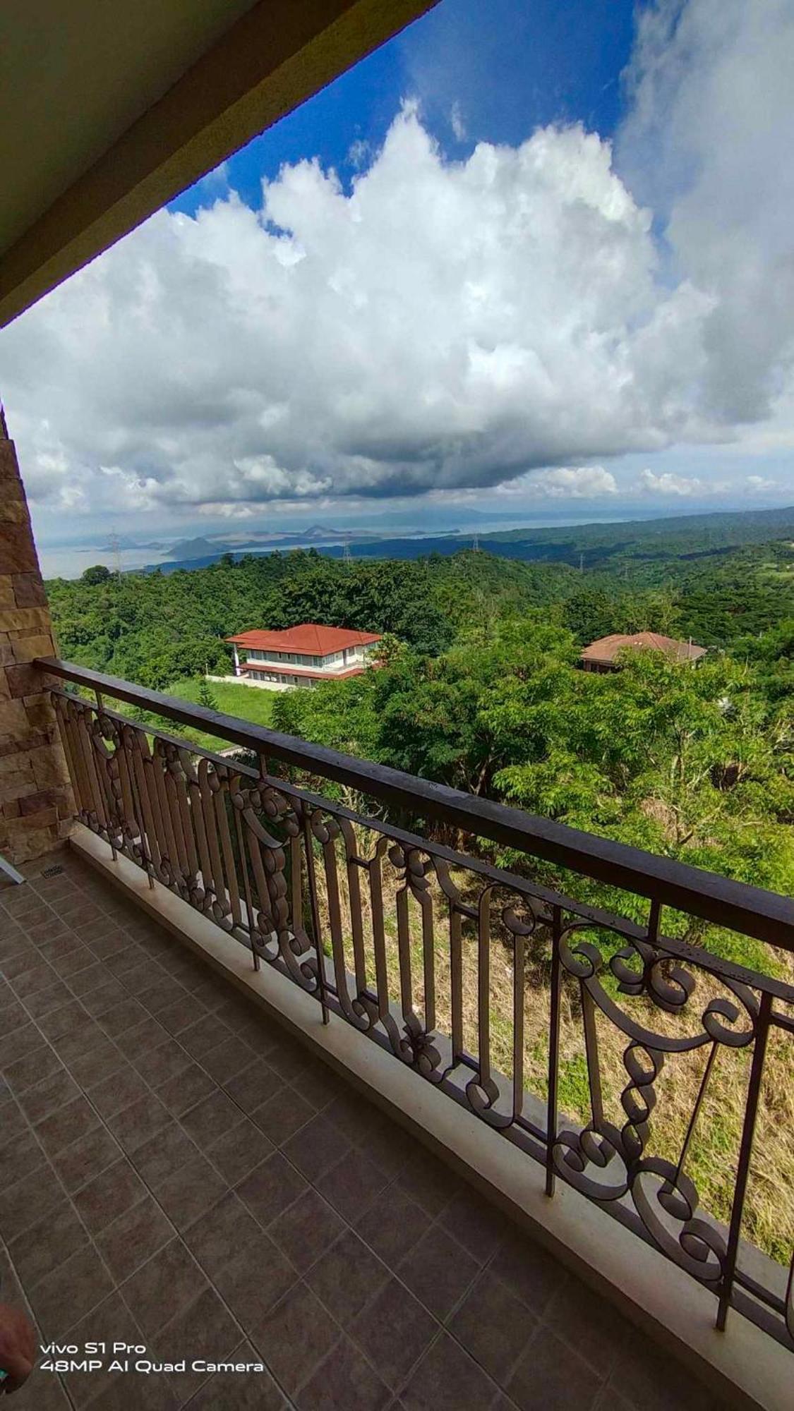 Splendido Tagagtay Taal Lake Staycation Free Parking Netflix No Free Pool Tagaytay City Εξωτερικό φωτογραφία