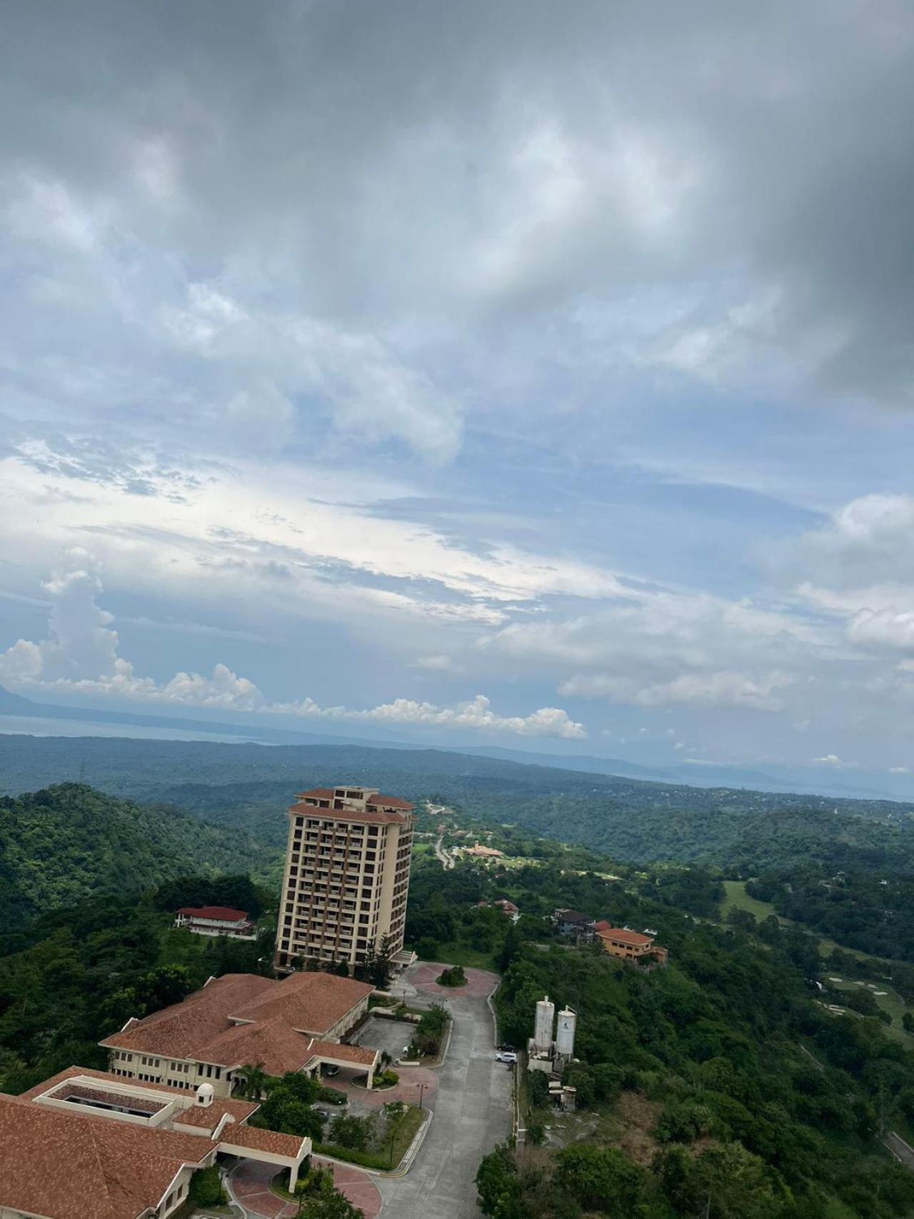 Splendido Tagagtay Taal Lake Staycation Free Parking Netflix No Free Pool Tagaytay City Εξωτερικό φωτογραφία