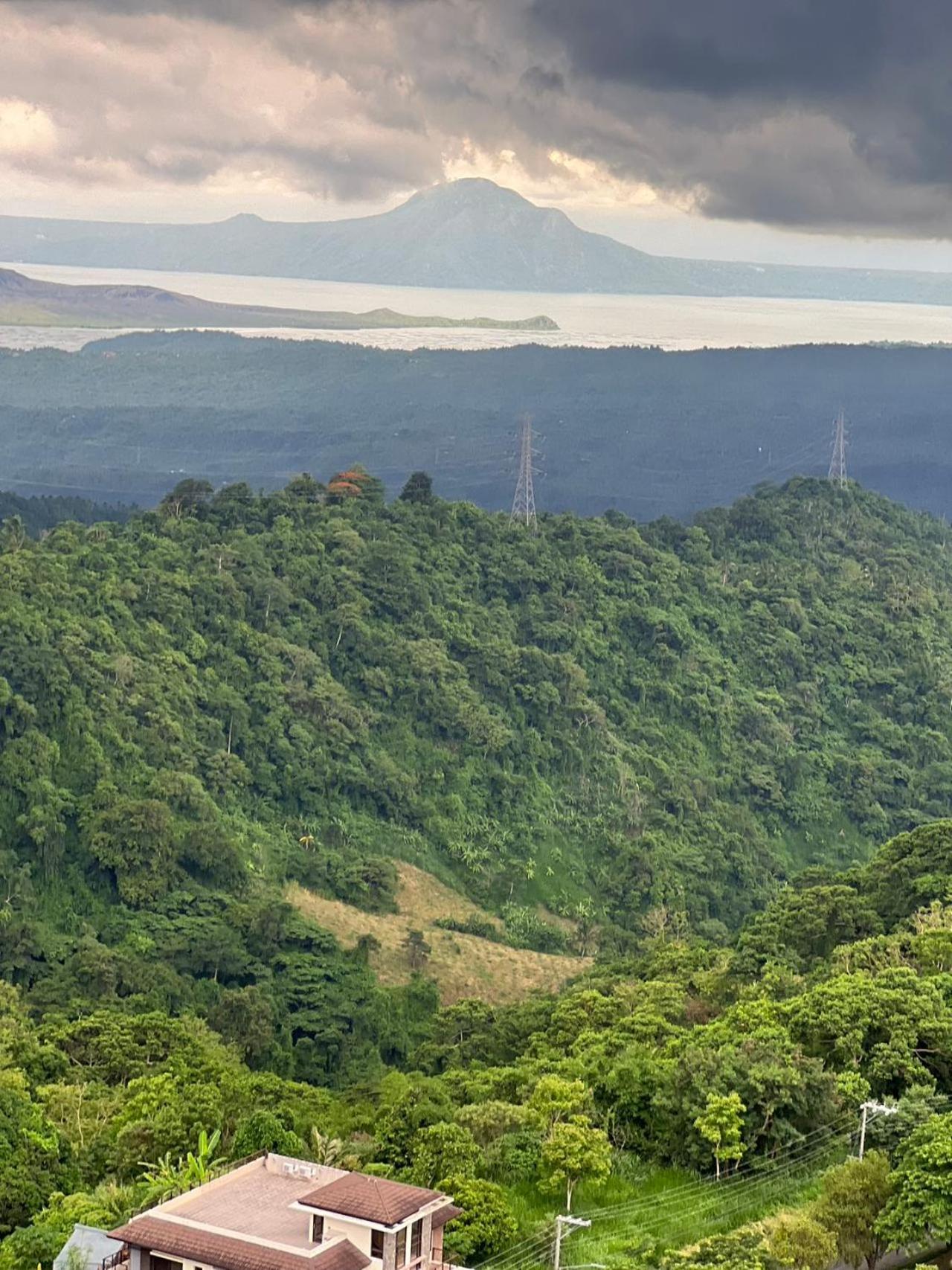 Splendido Tagagtay Taal Lake Staycation Free Parking Netflix No Free Pool Tagaytay City Εξωτερικό φωτογραφία