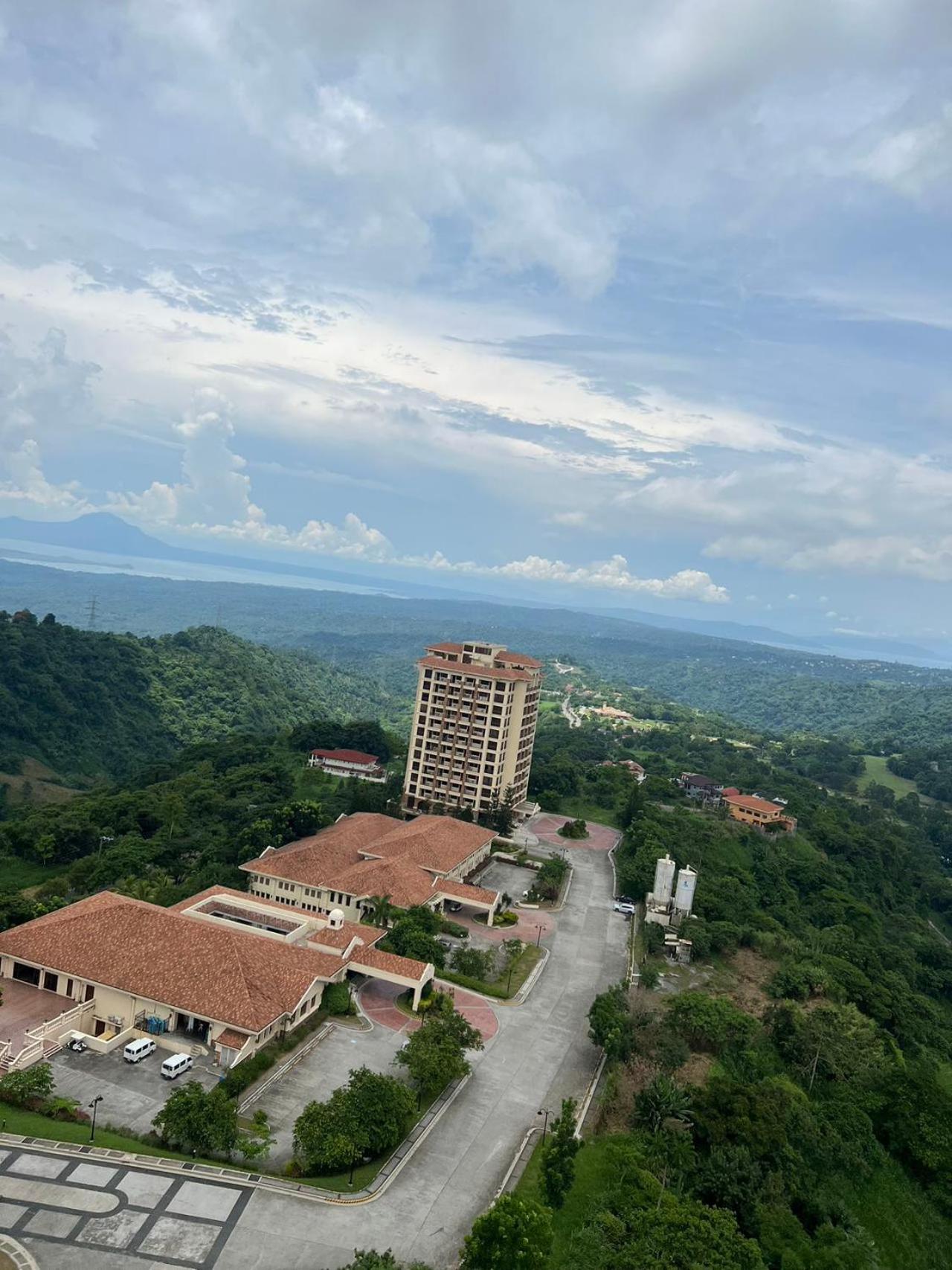 Splendido Tagagtay Taal Lake Staycation Free Parking Netflix No Free Pool Tagaytay City Εξωτερικό φωτογραφία